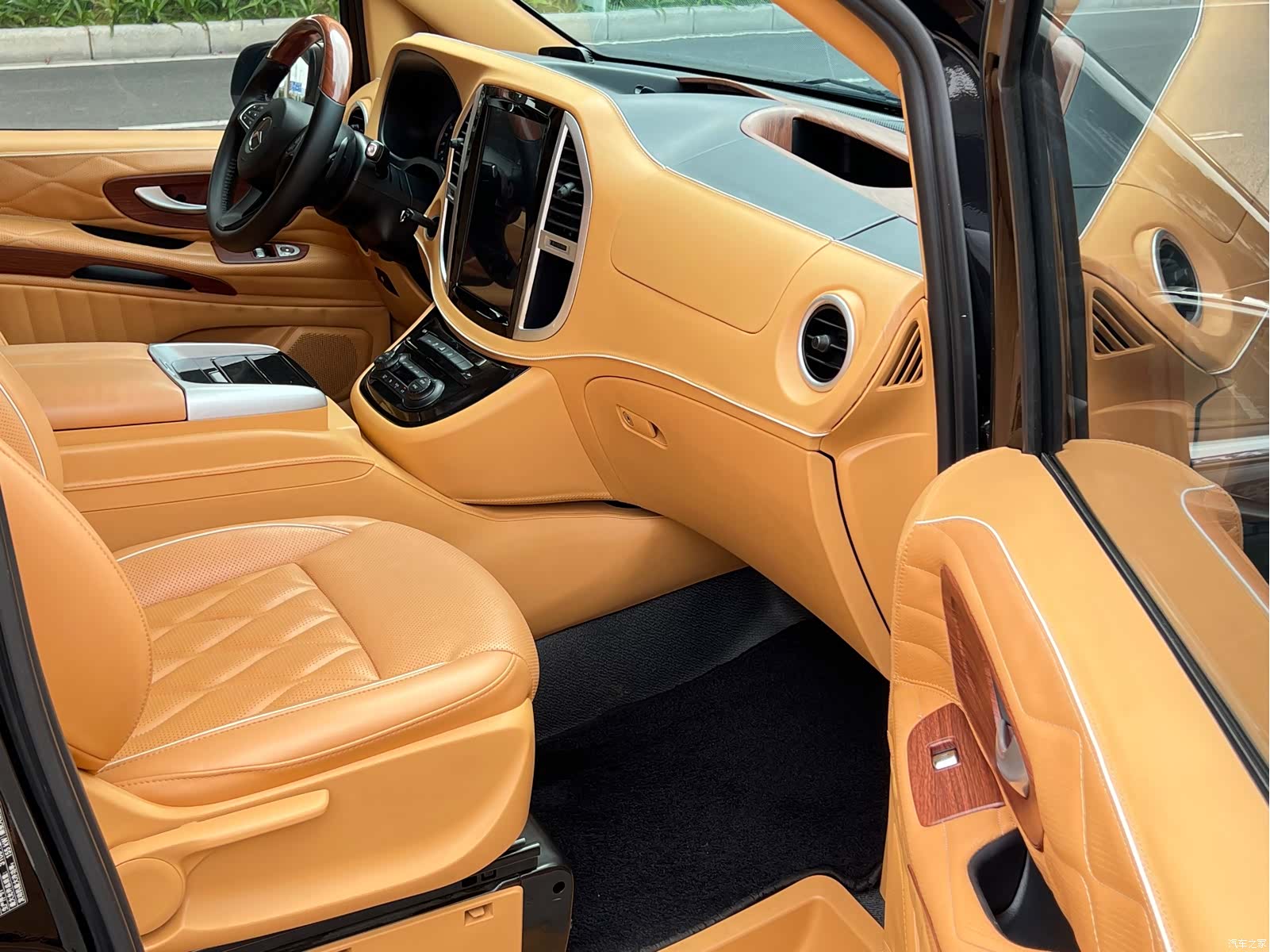 Mercedes-Benz 7, 2021 4