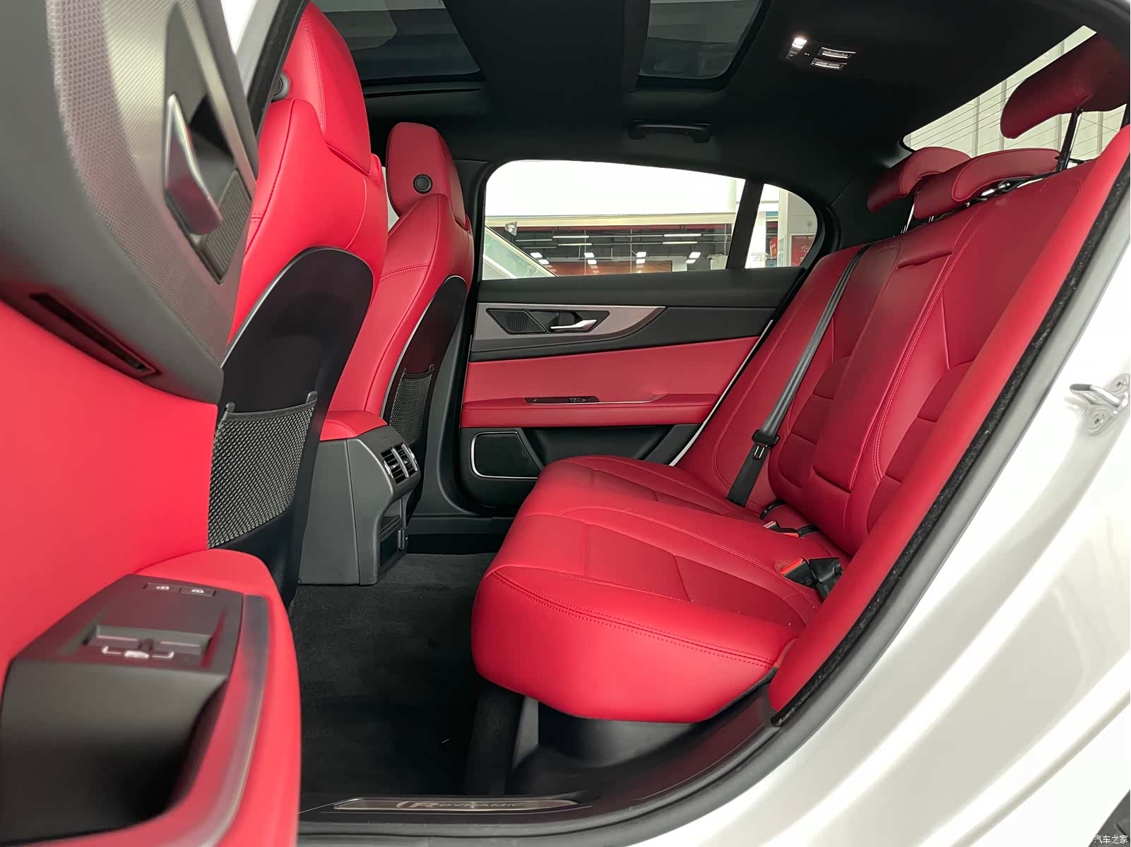 Land Rover XEL, 2022 8