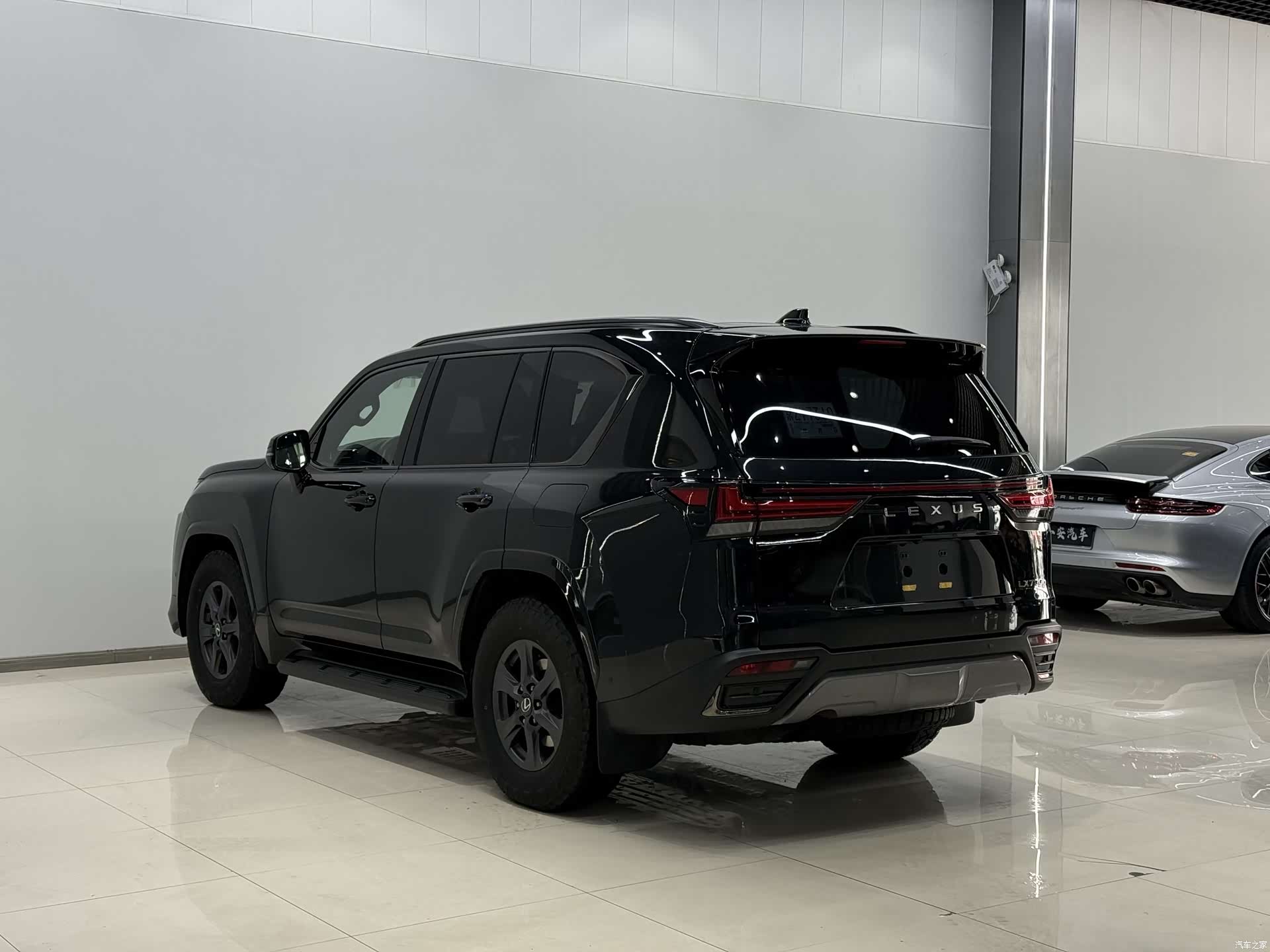 Lexus LX, 2025 4
