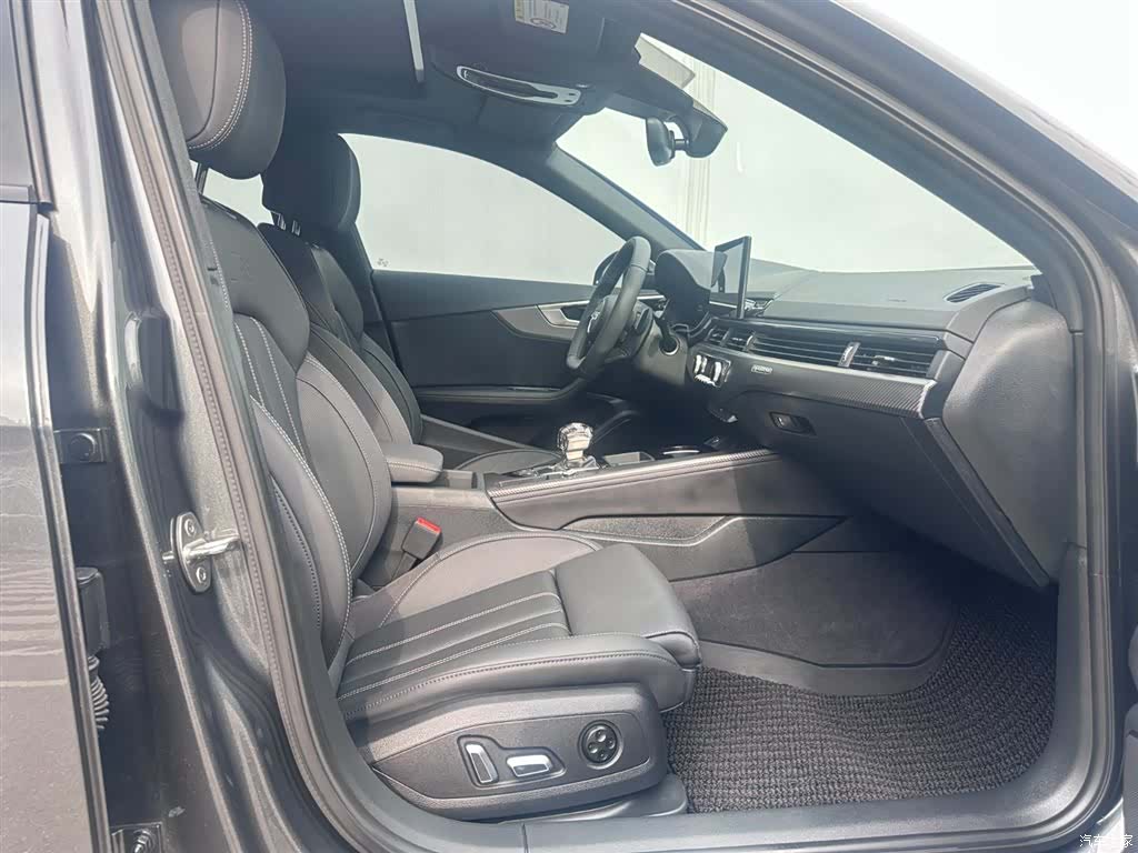 Audi A4L, 2025 11