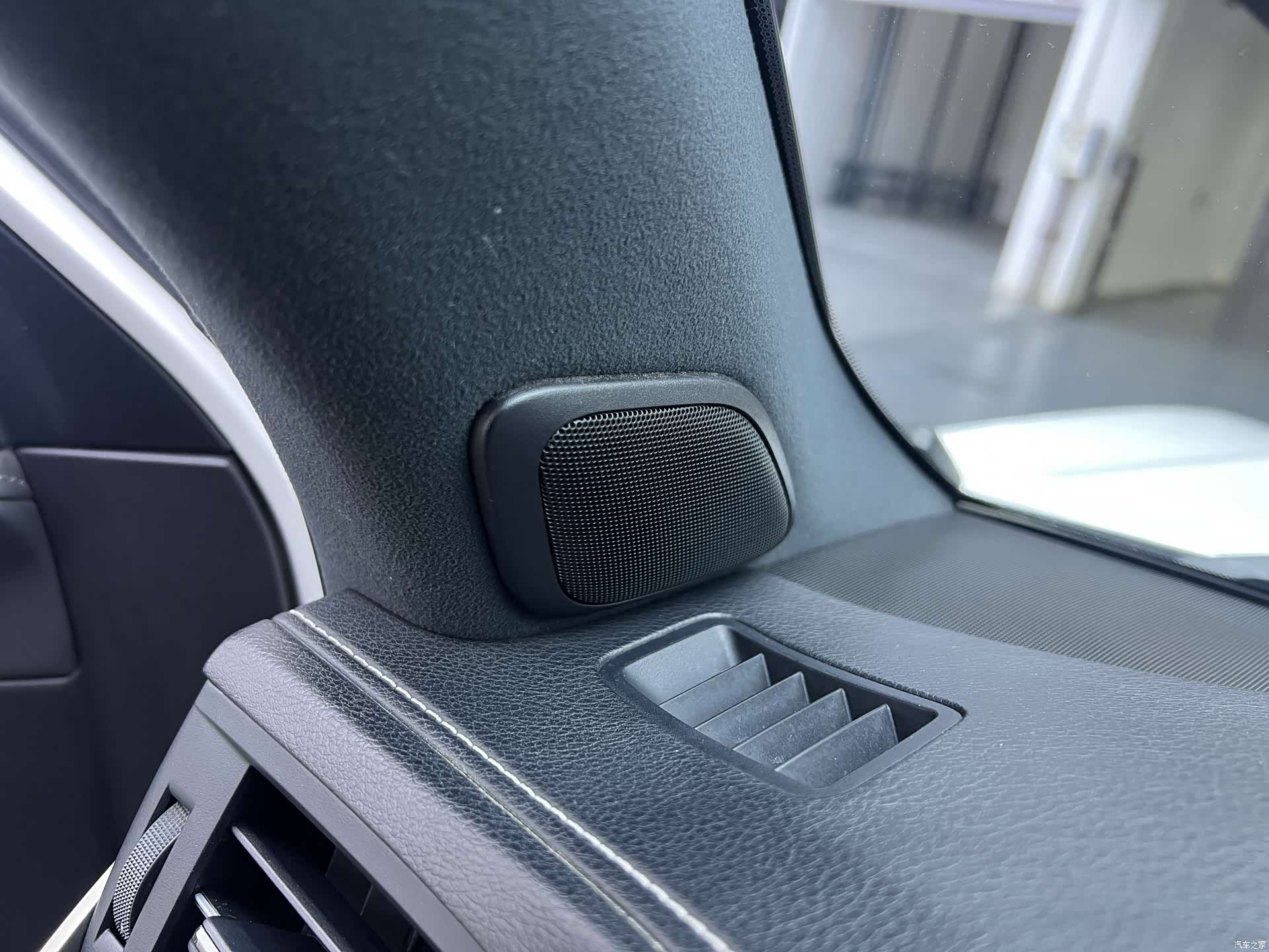 Lexus LX, 2022 9