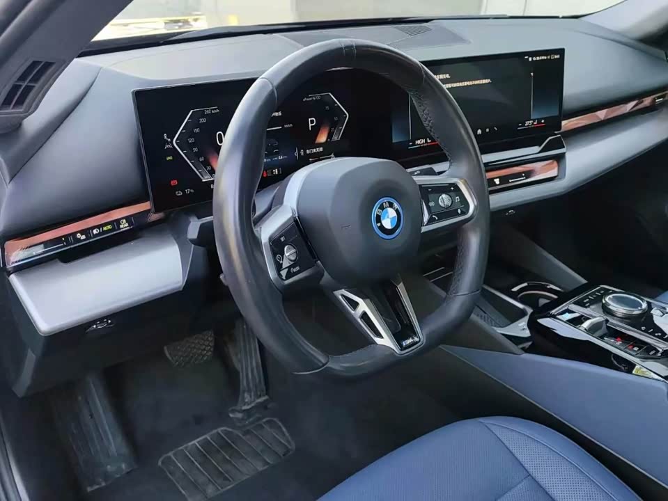 BMW i5