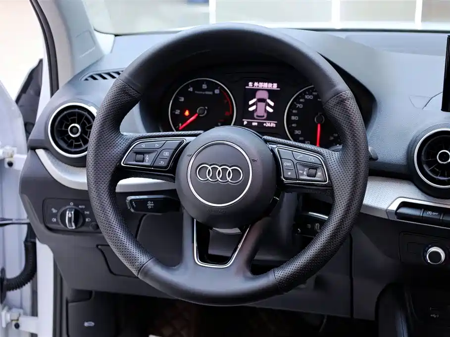 Audi Q2L