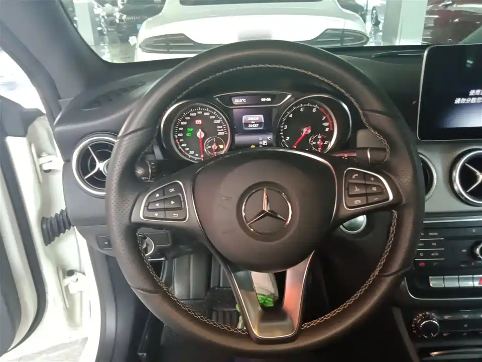 Mercedes-Benz CLA