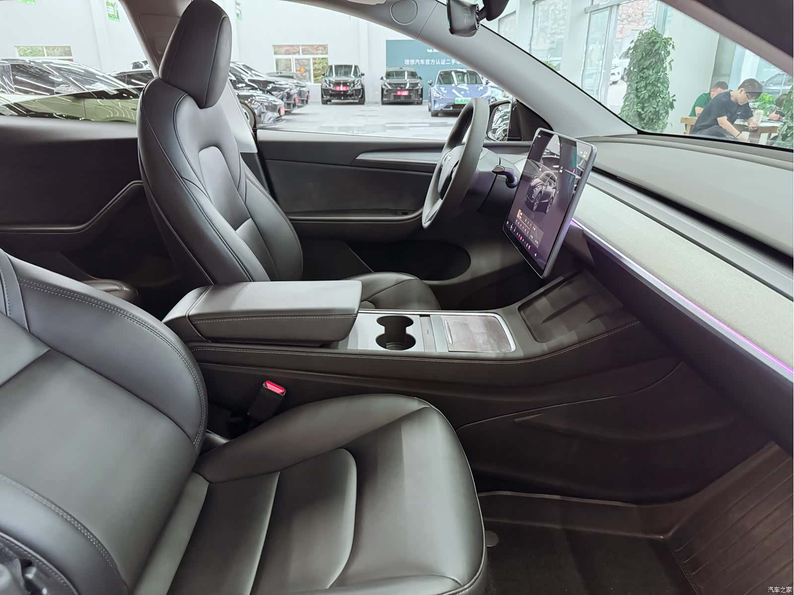 Tesla Model Y, 2024 17