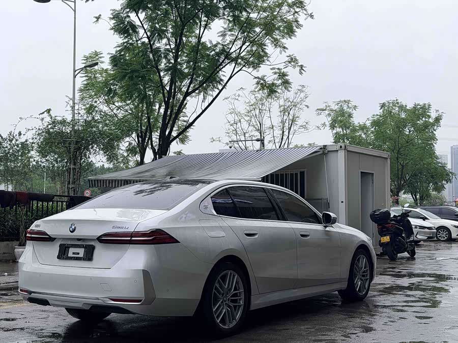 BMW 5 Series 2025, фото 9