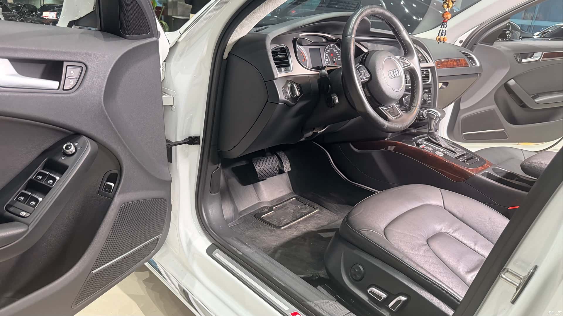 Audi A4L, 2016 11