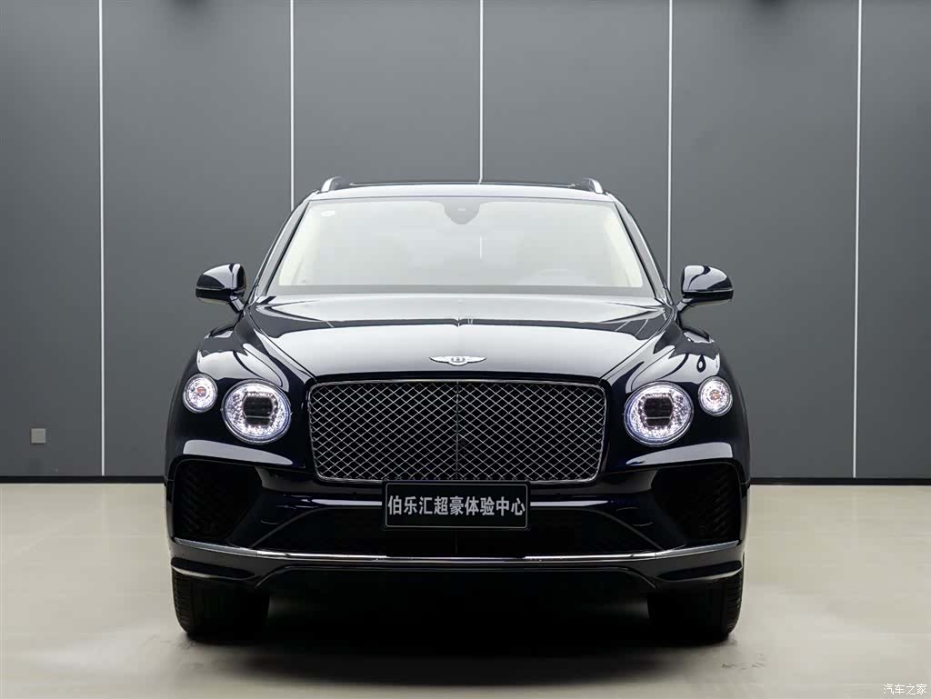 Bentley Bentayga, 2024 4