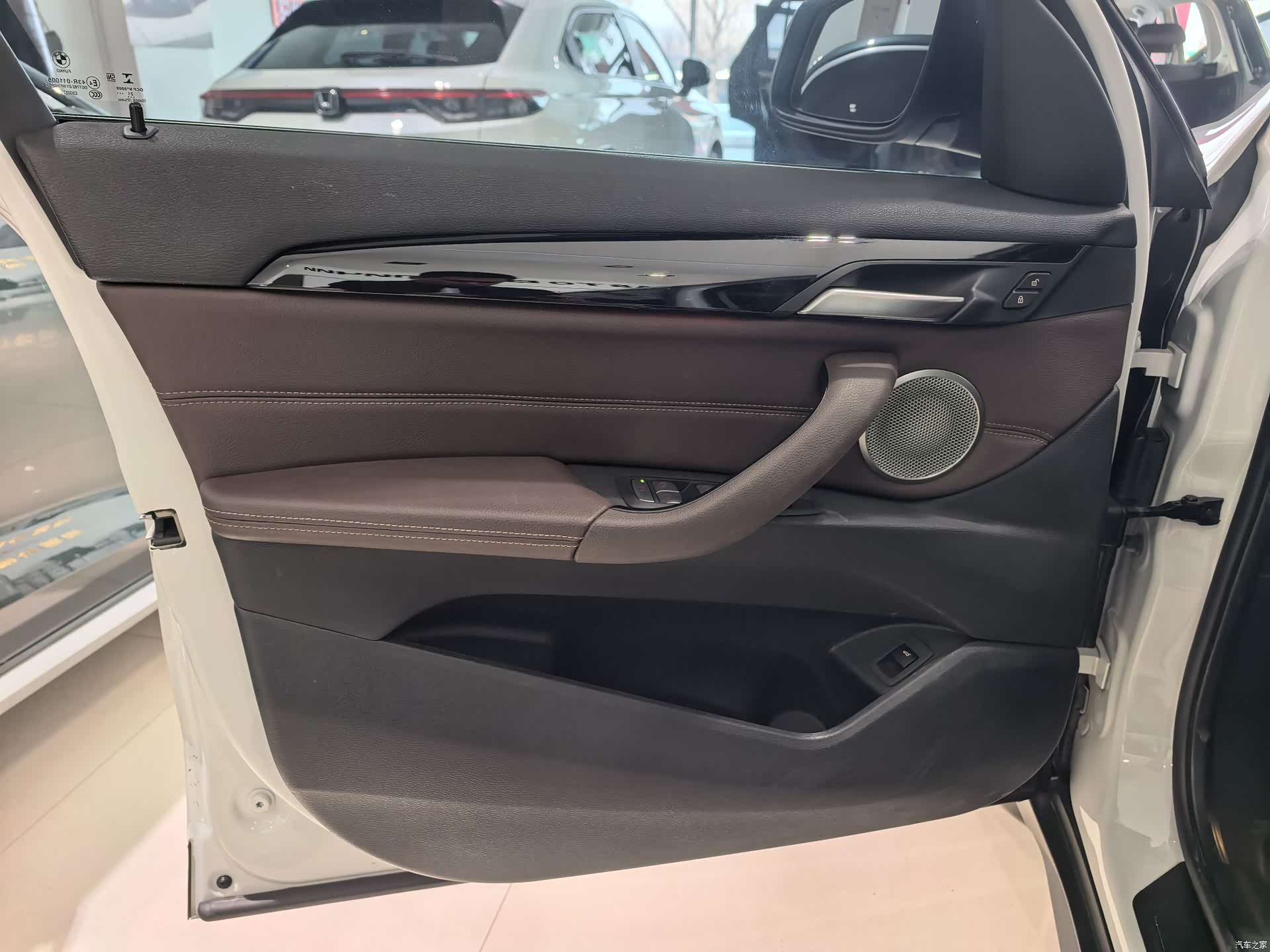 BMW X1, 2021 все фото