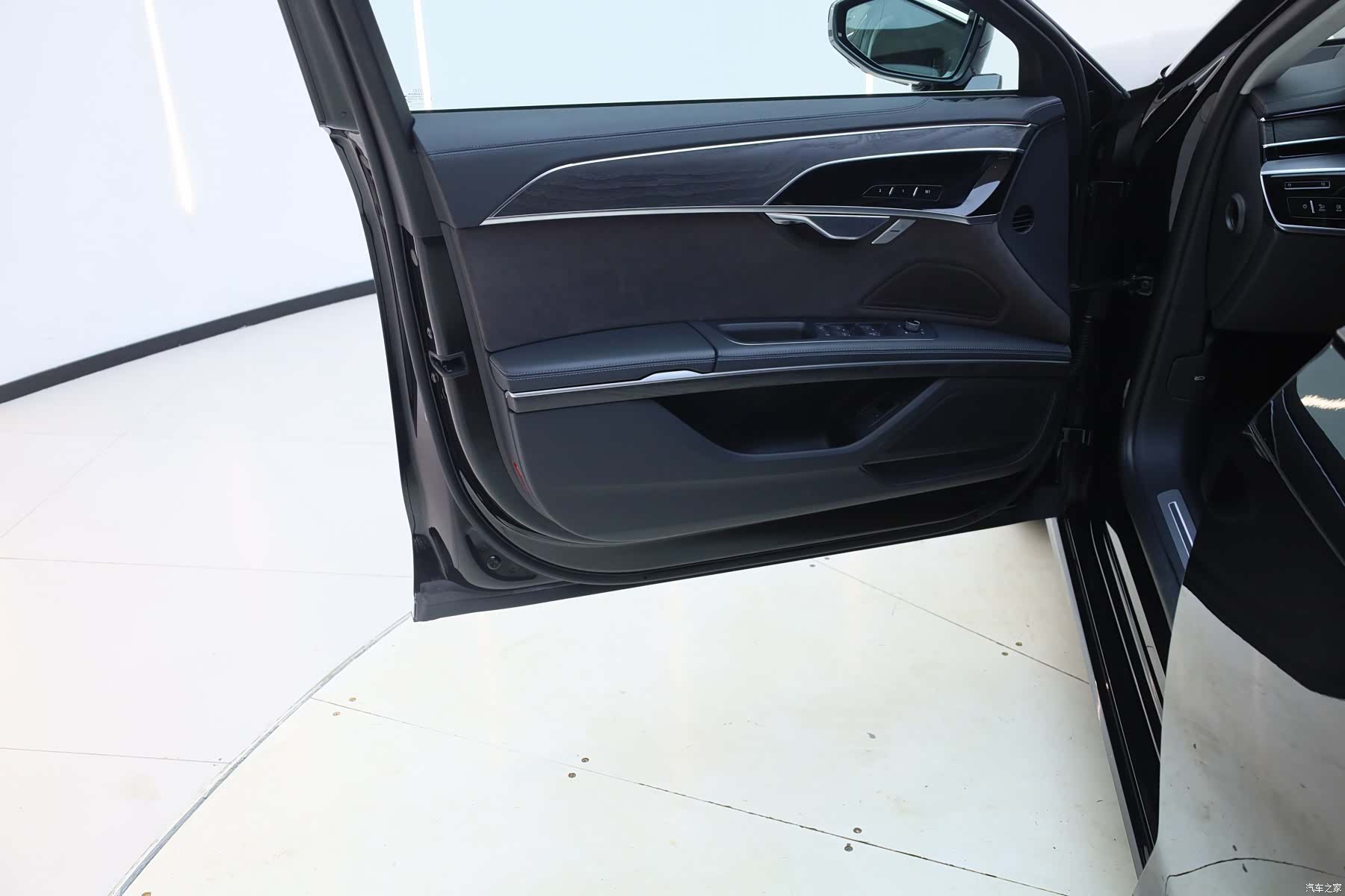Audi A8L, 2023 10