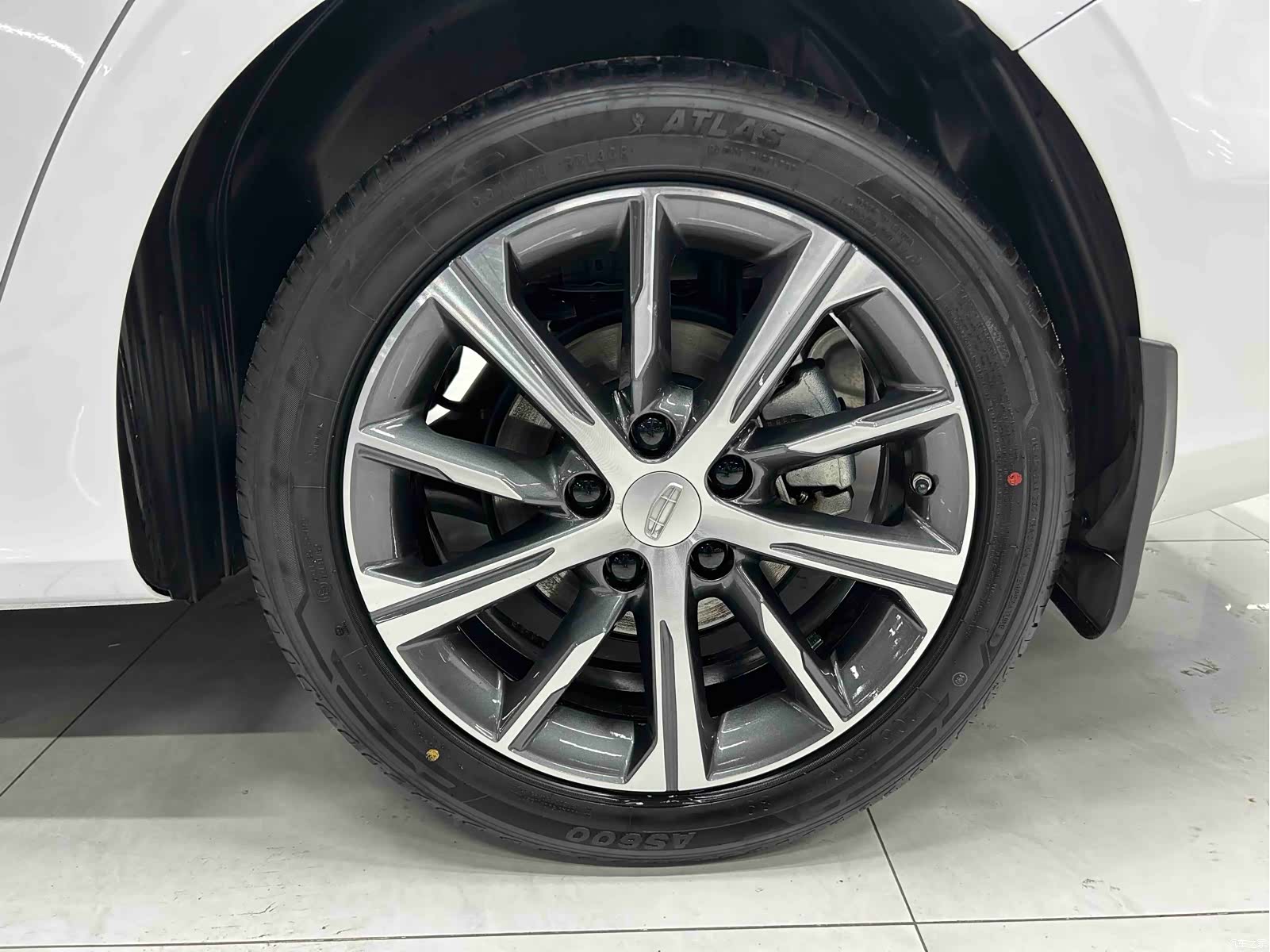 Geely Emgrand, 2024 16