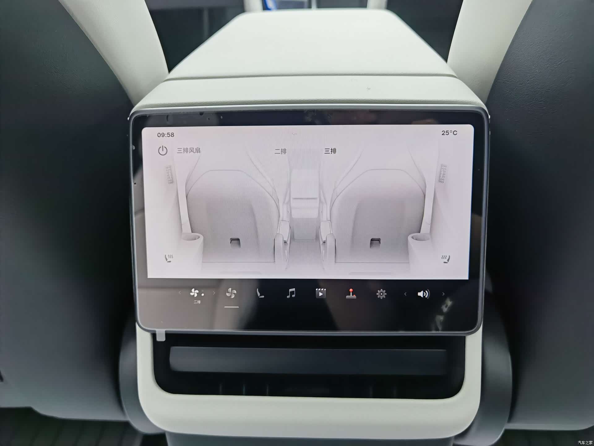 Tesla Model Y, 2026 19