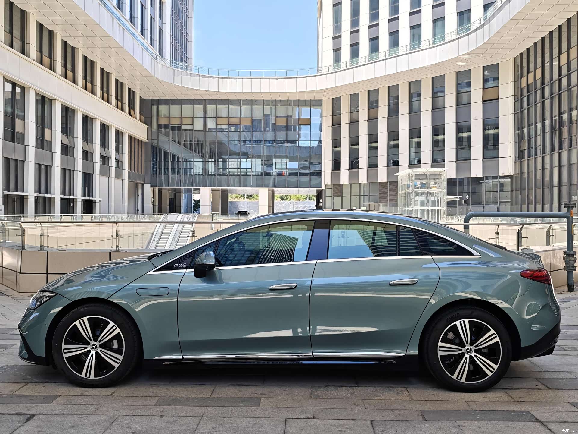 Mercedes-Benz EQE, 2026 4