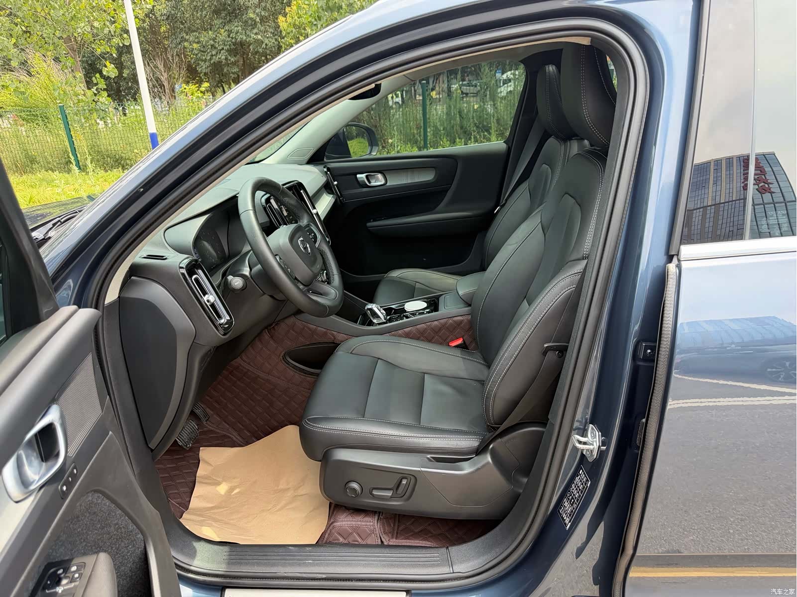 Volvo XC40, 2022 все фото