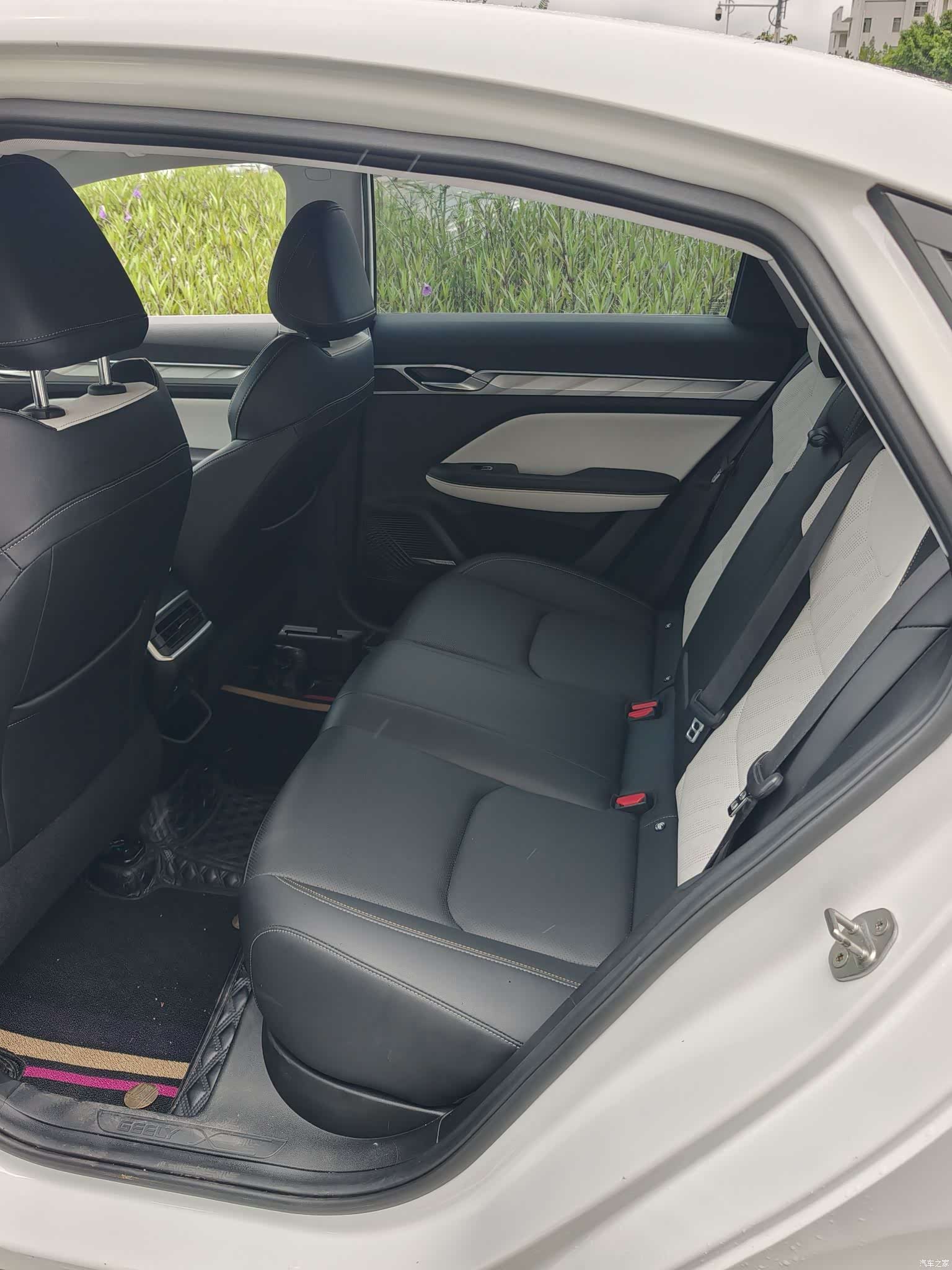 Geely Emgrand, 2022 9