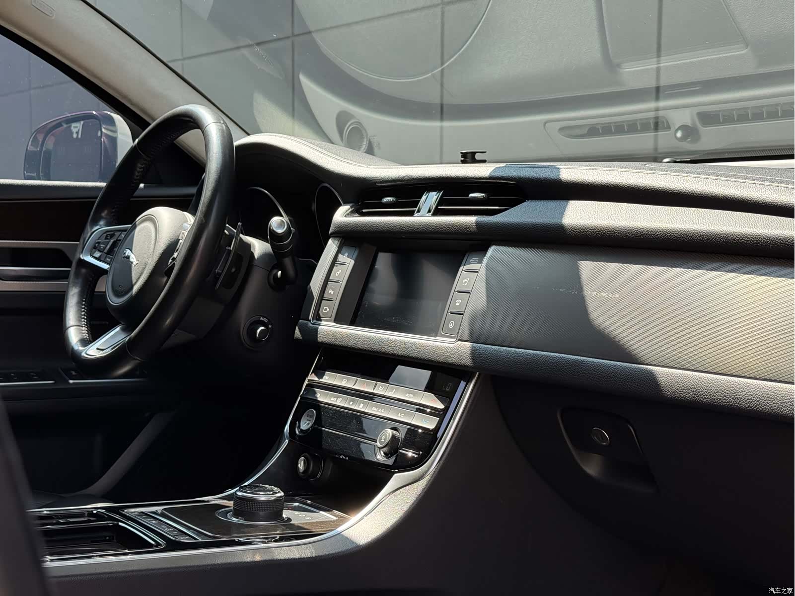 Land Rover XFL, 2017 9