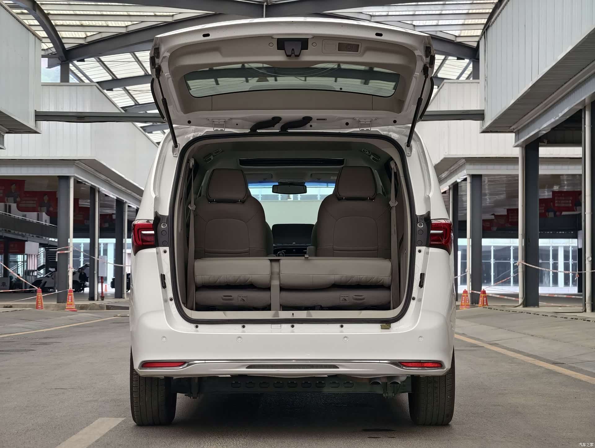 Buick GL8, 2021 19