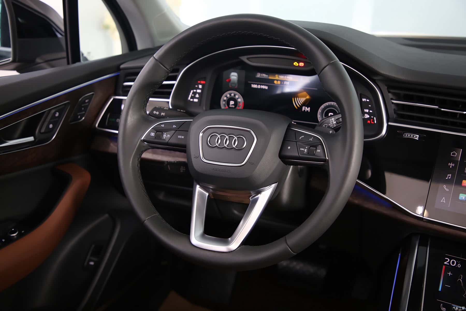 Audi Q7, 2022 10