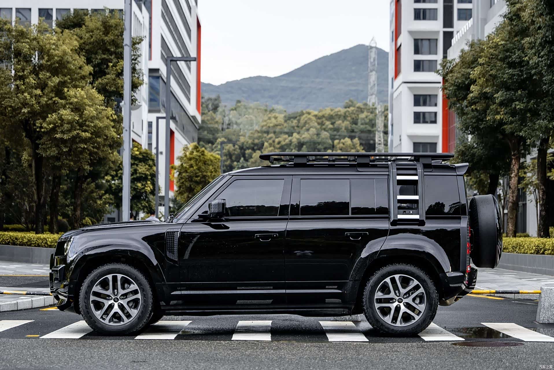 Land Rover Defender, 2023 13