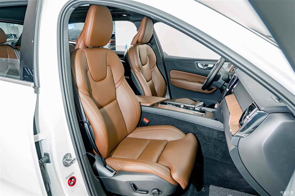 Volvo XC60, 2025 21