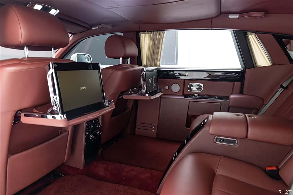 Rolls-Royce Phantom, 2016 13