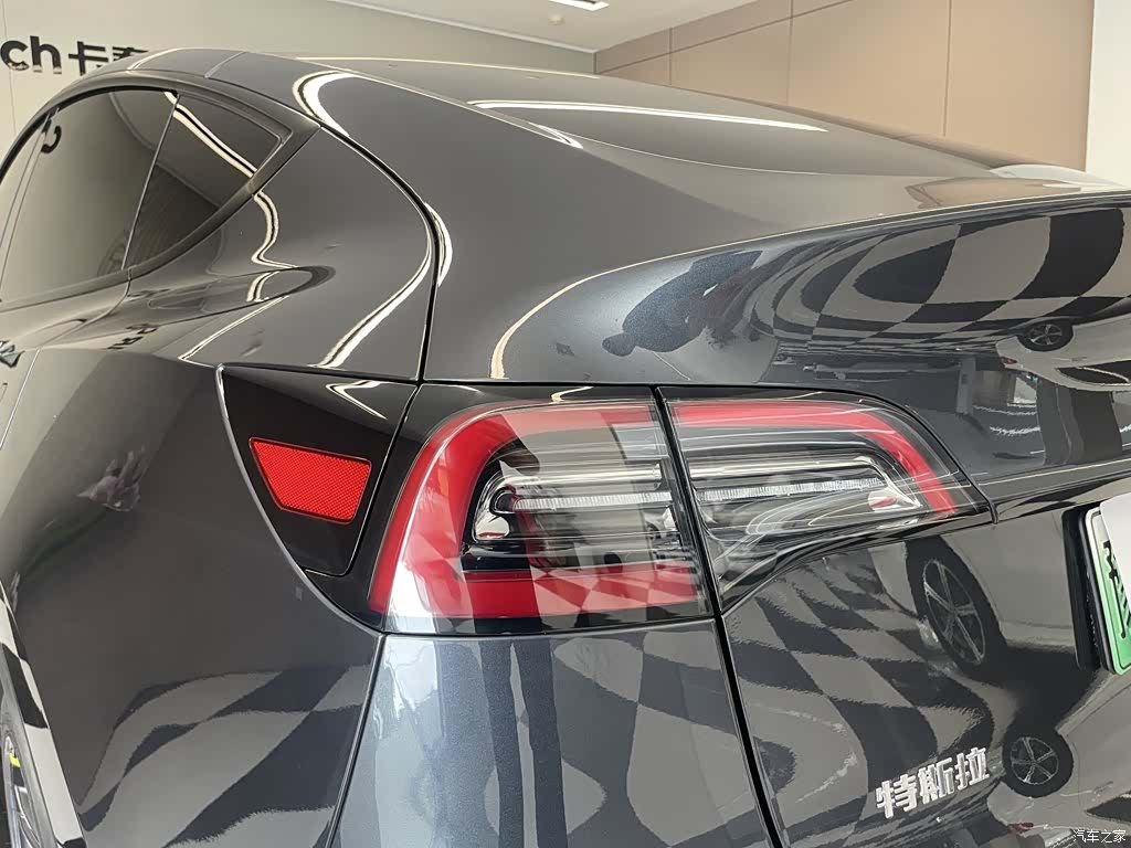 Tesla Model Y, 2025 9