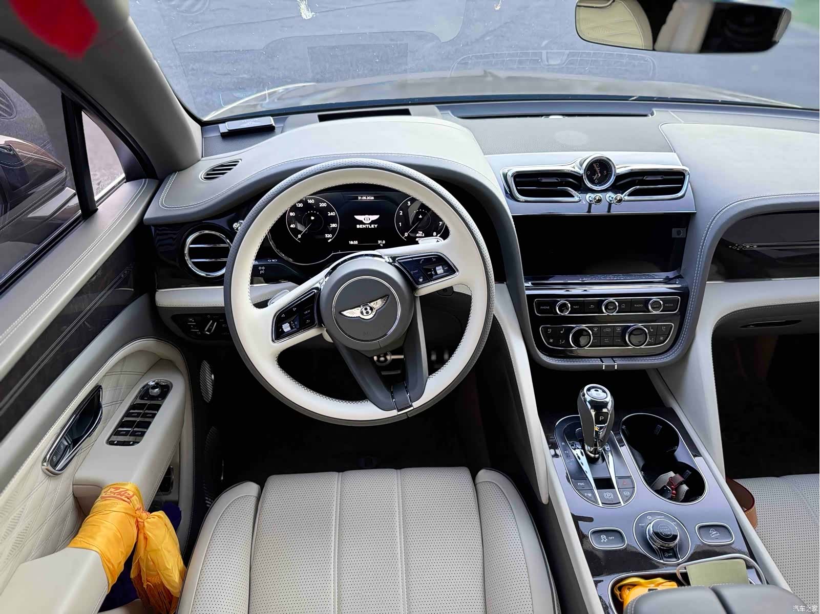 Bentley Bentayga, 2023 7