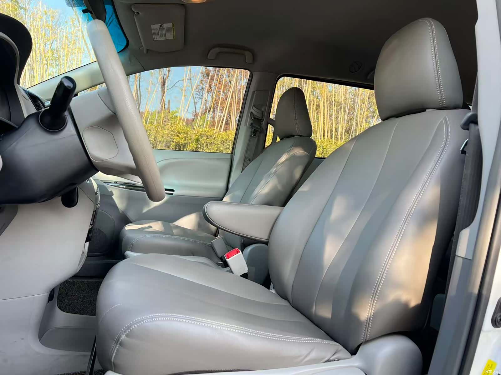 Toyota Sienna, 2015 11