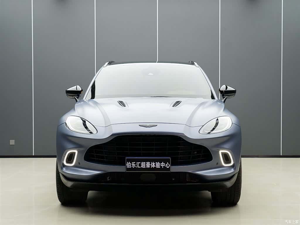 Aston Martin DBX, 2024 3