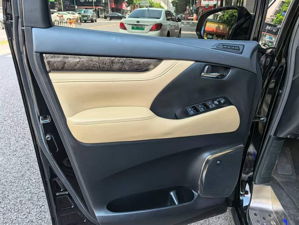 Toyota Elfa