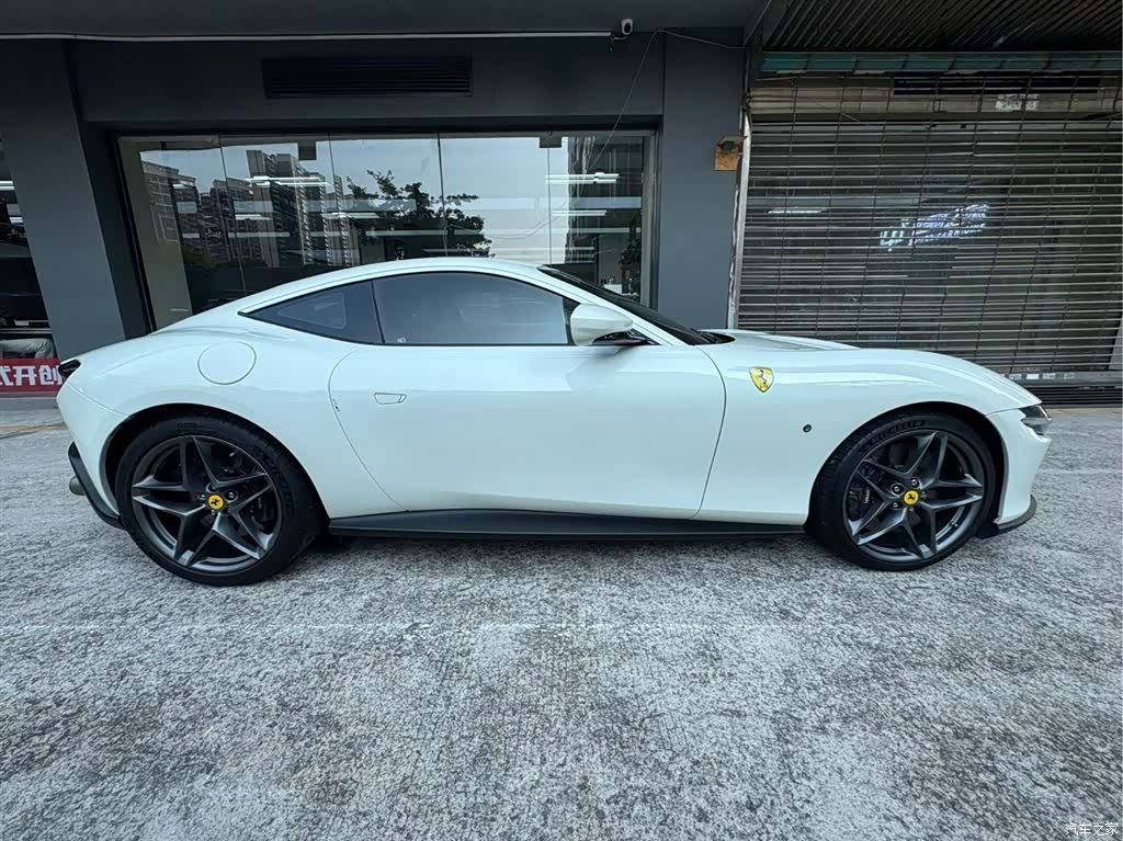Ferrari Roma, 2021 4