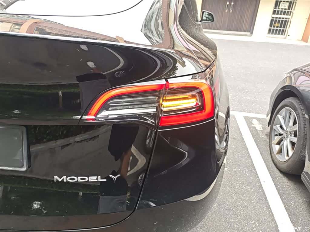 Tesla Model Y, 2023 8