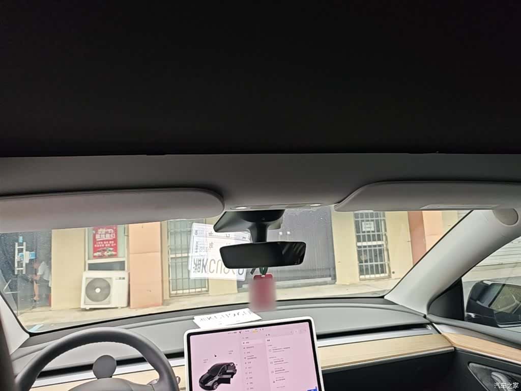 Tesla Model Y, 2023 18