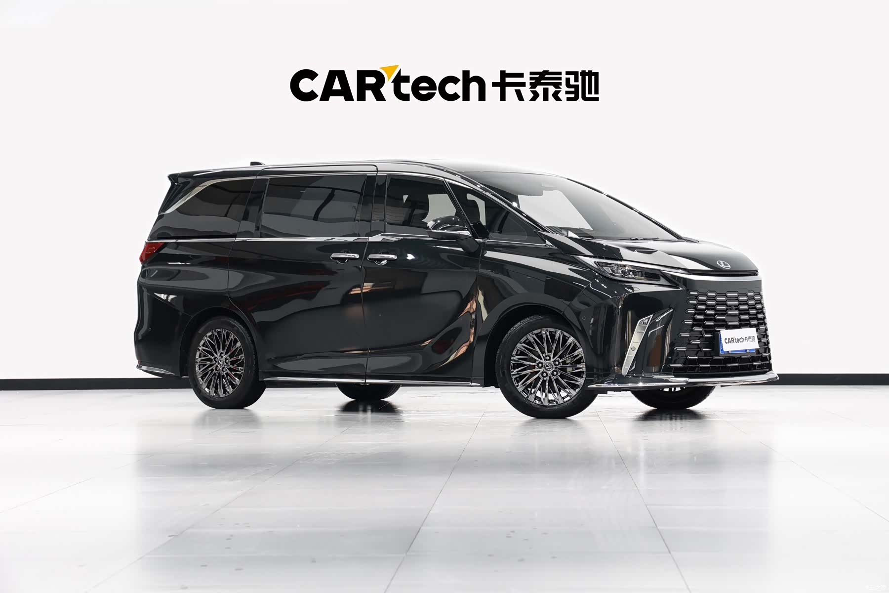 Lexus LM, 2023 3