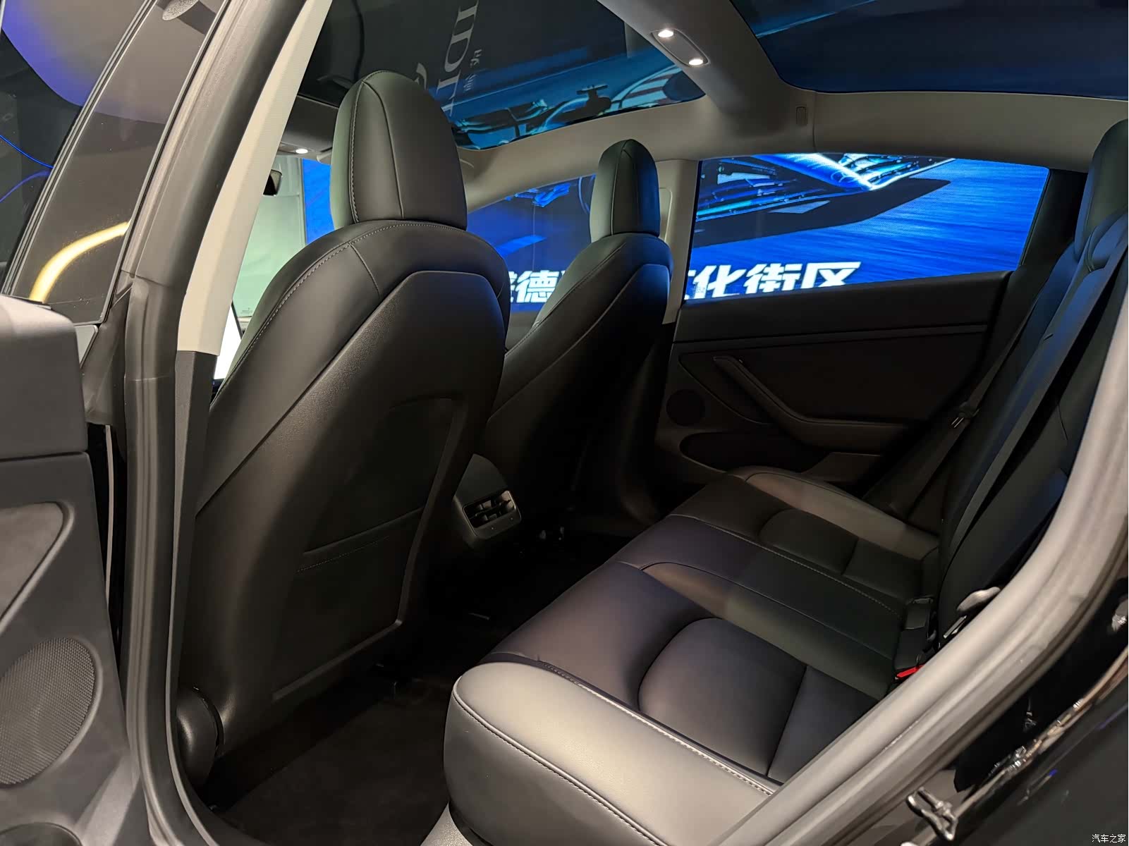 Tesla Model 3, 2022 9