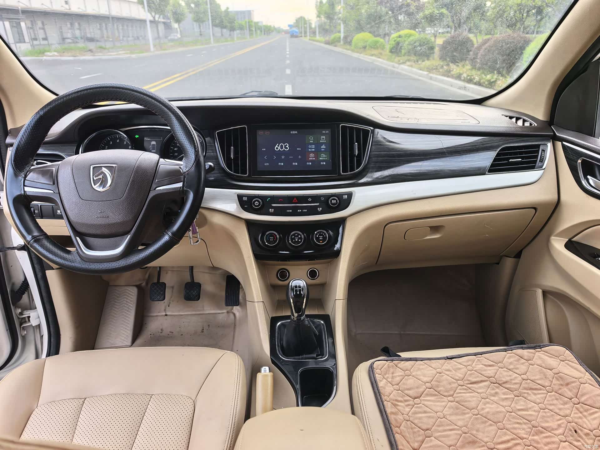 Wuling 730, 2015 9