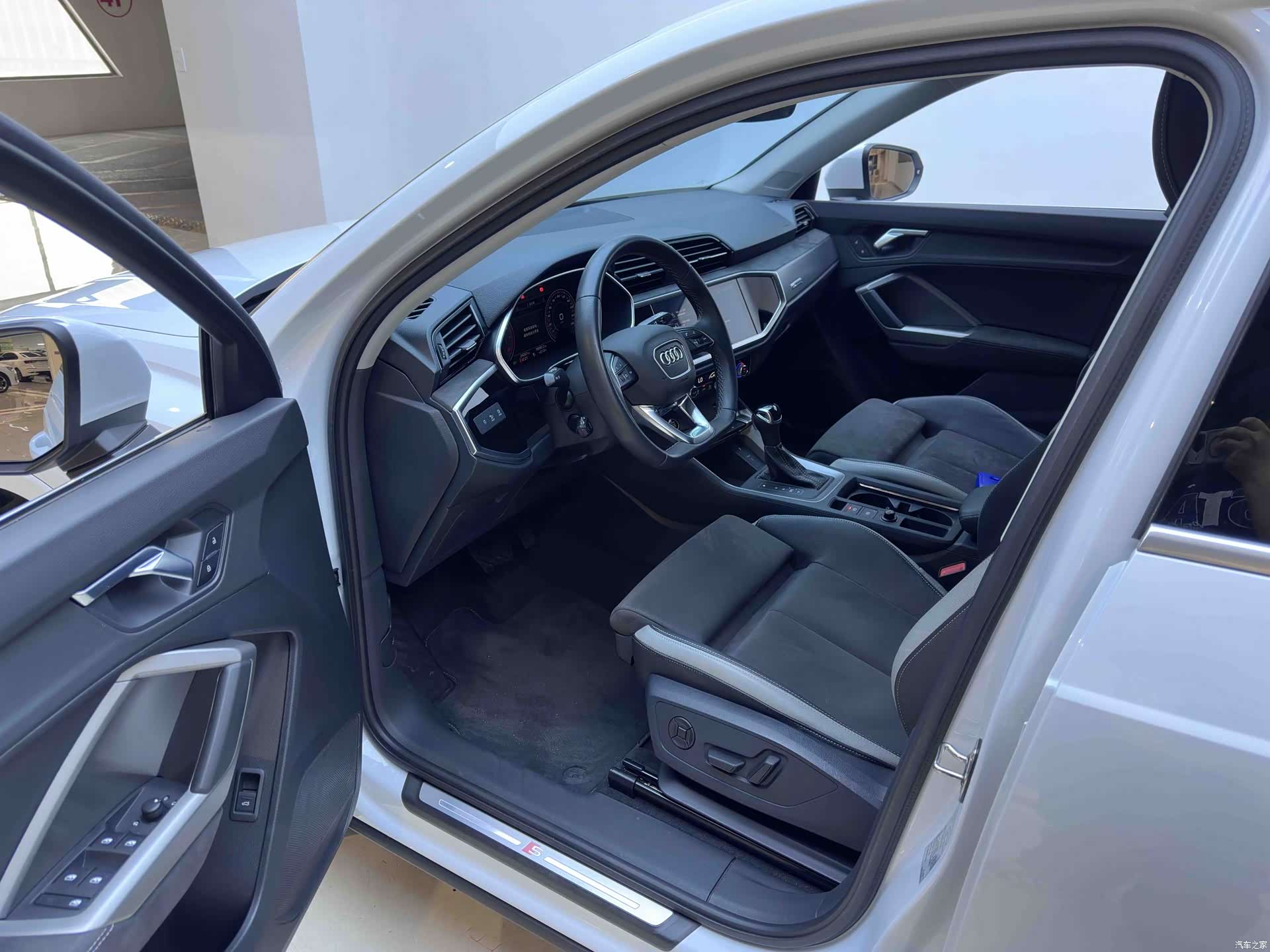 Audi Q3, 2023 9