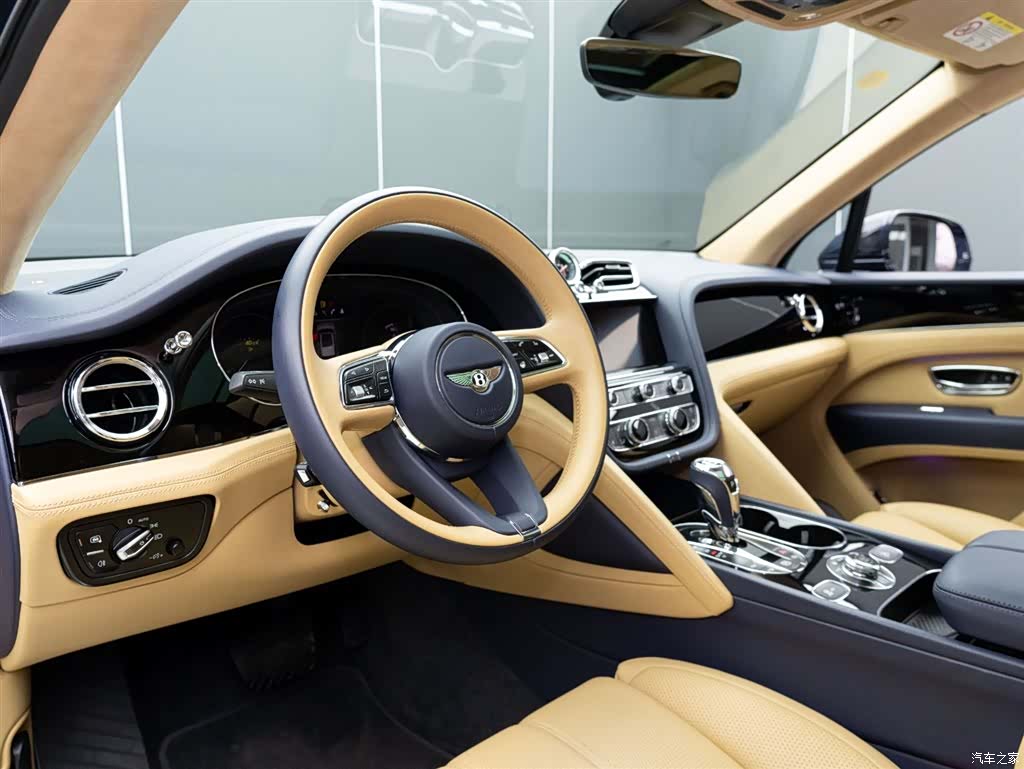 Bentley Bentayga, 2024 10