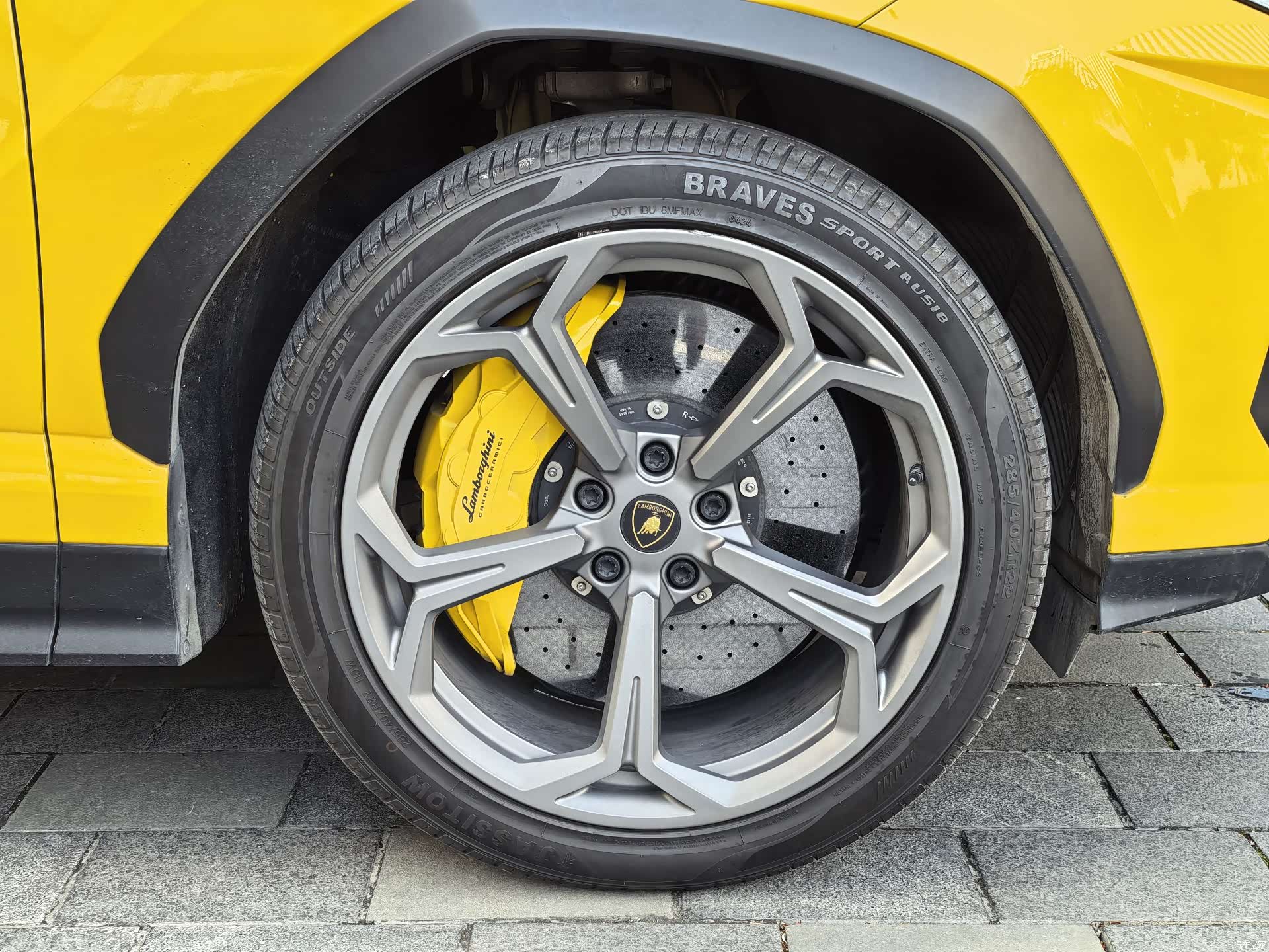 Lamborghini Urus, 2023 4