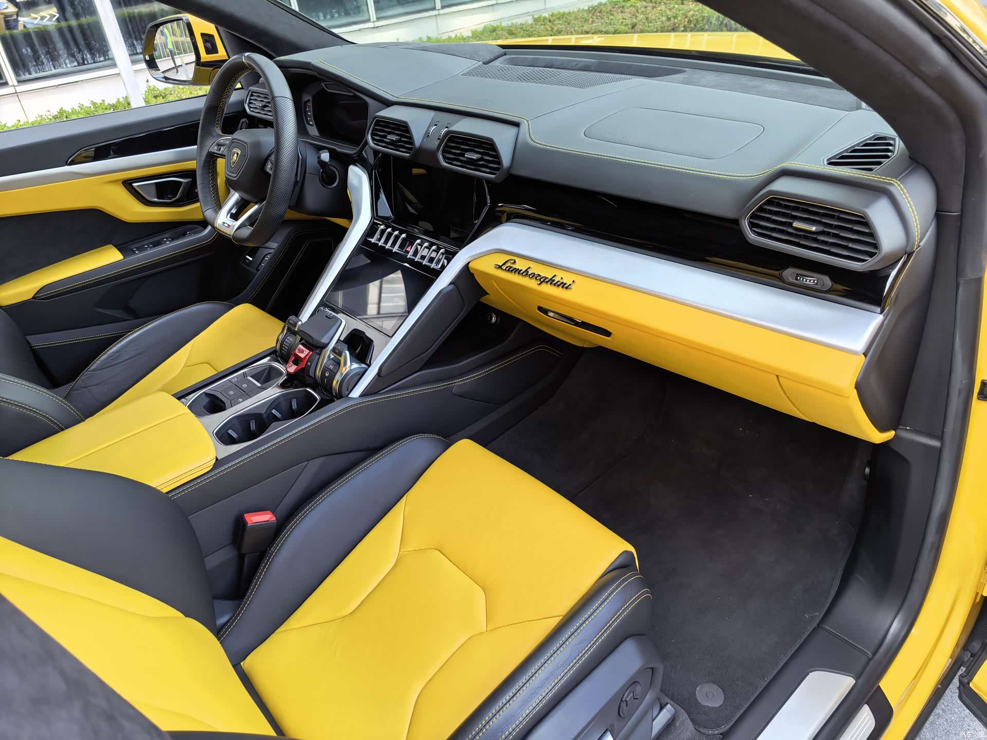 Lamborghini Urus, 2023 36