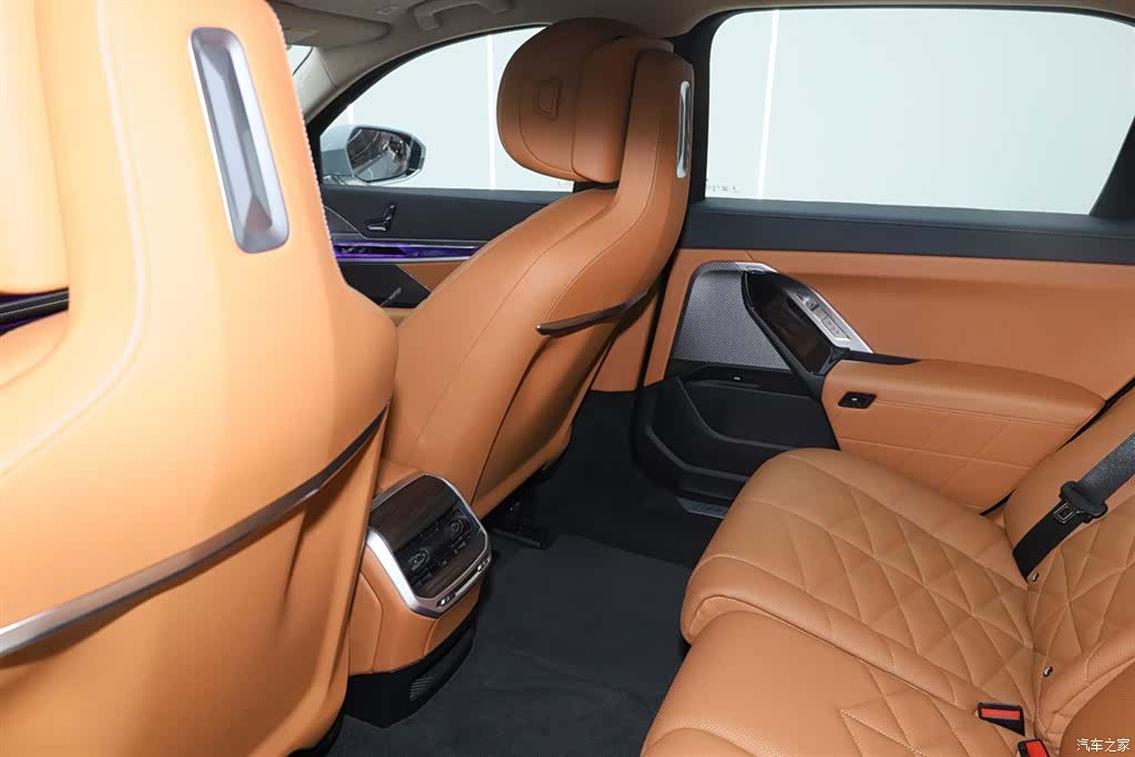 BMW i7, 2023 21
