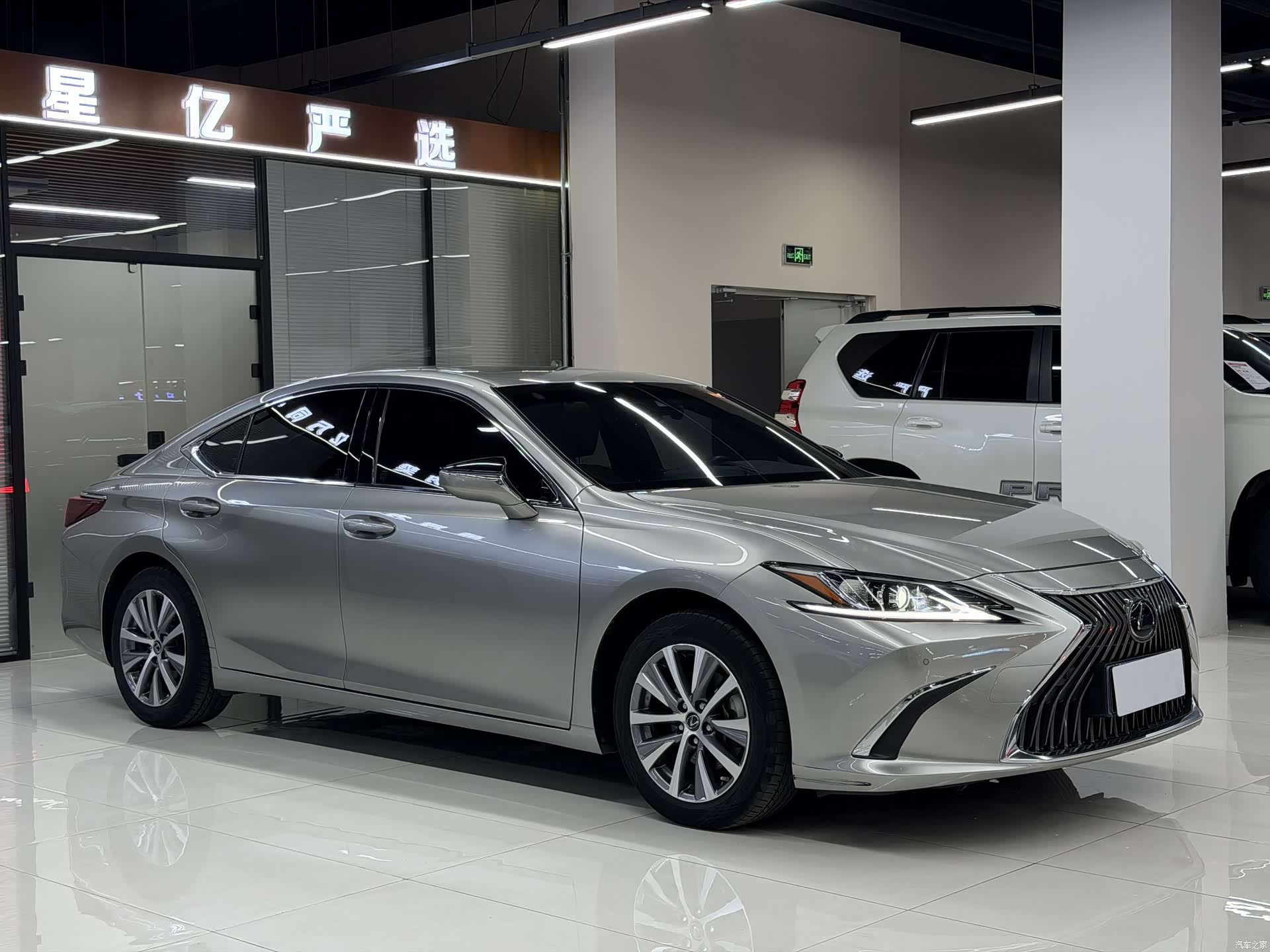 Lexus ES, 2020 3
