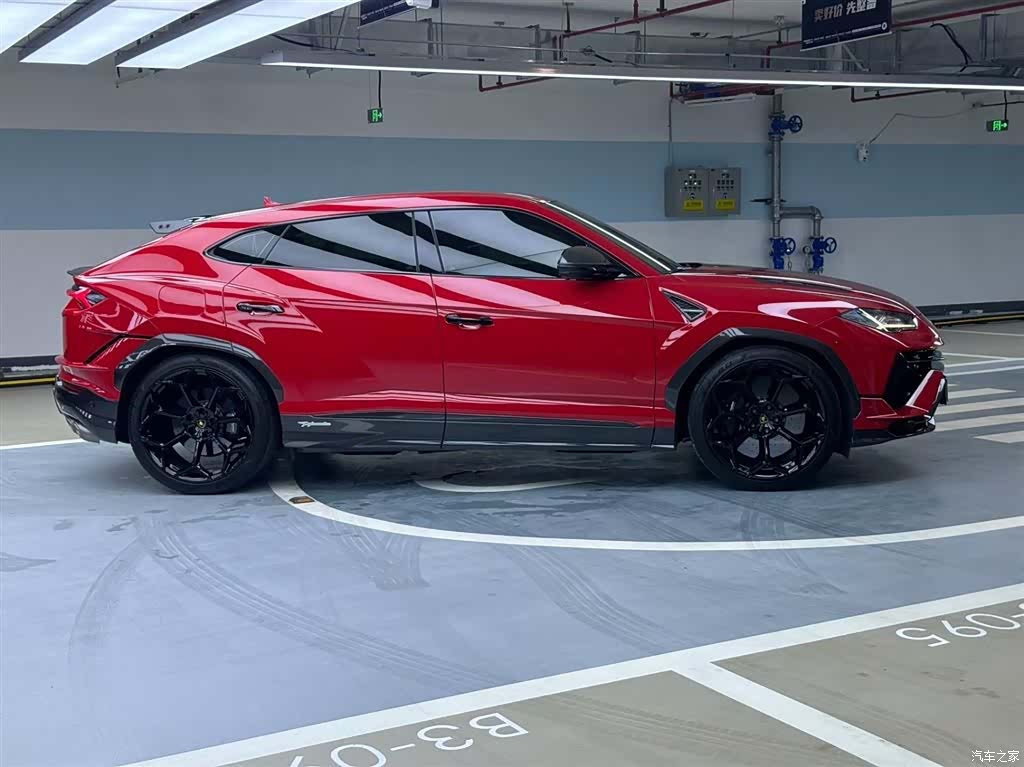 Lamborghini Urus, 2023 7