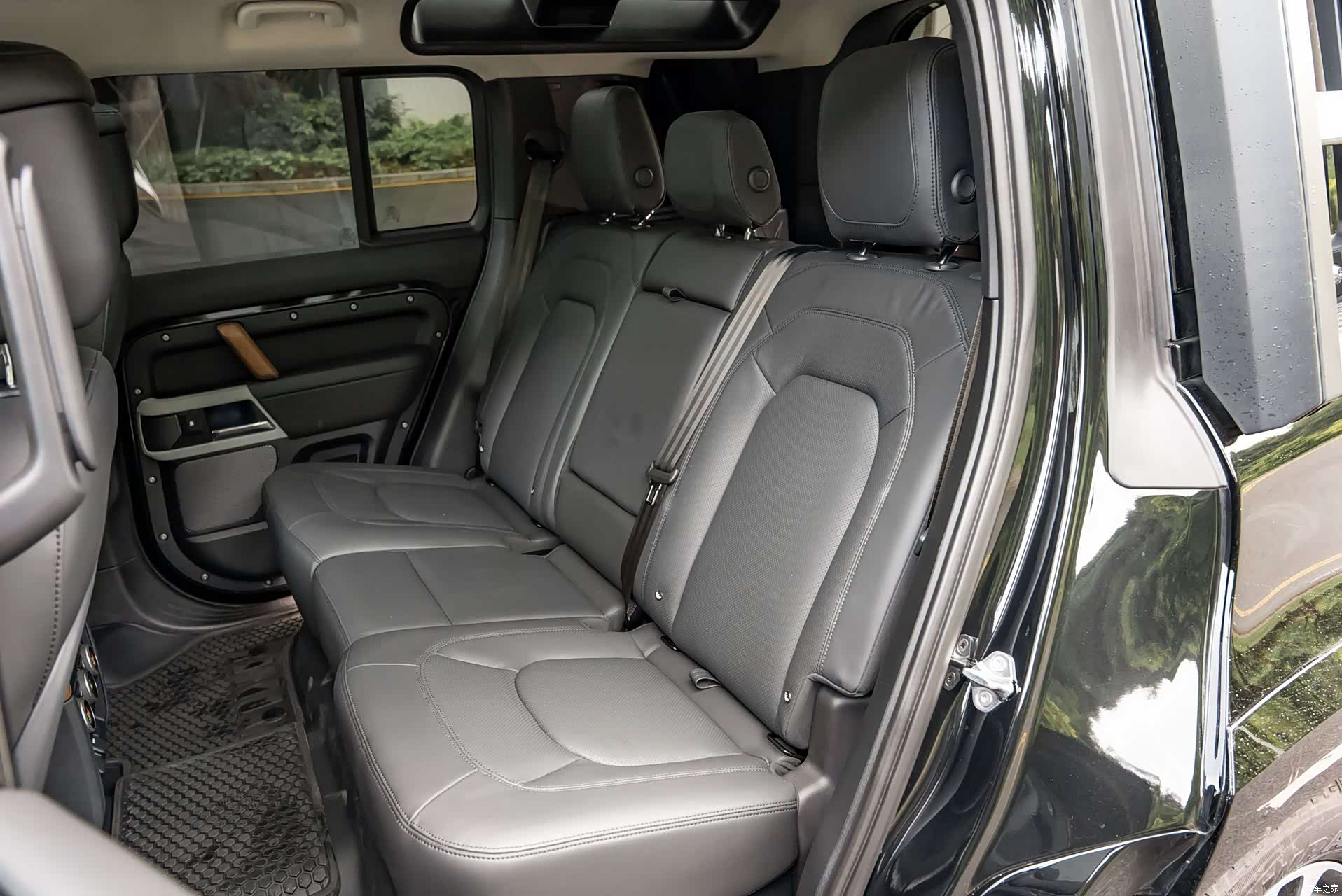 Land Rover Defender, 2023 все фото