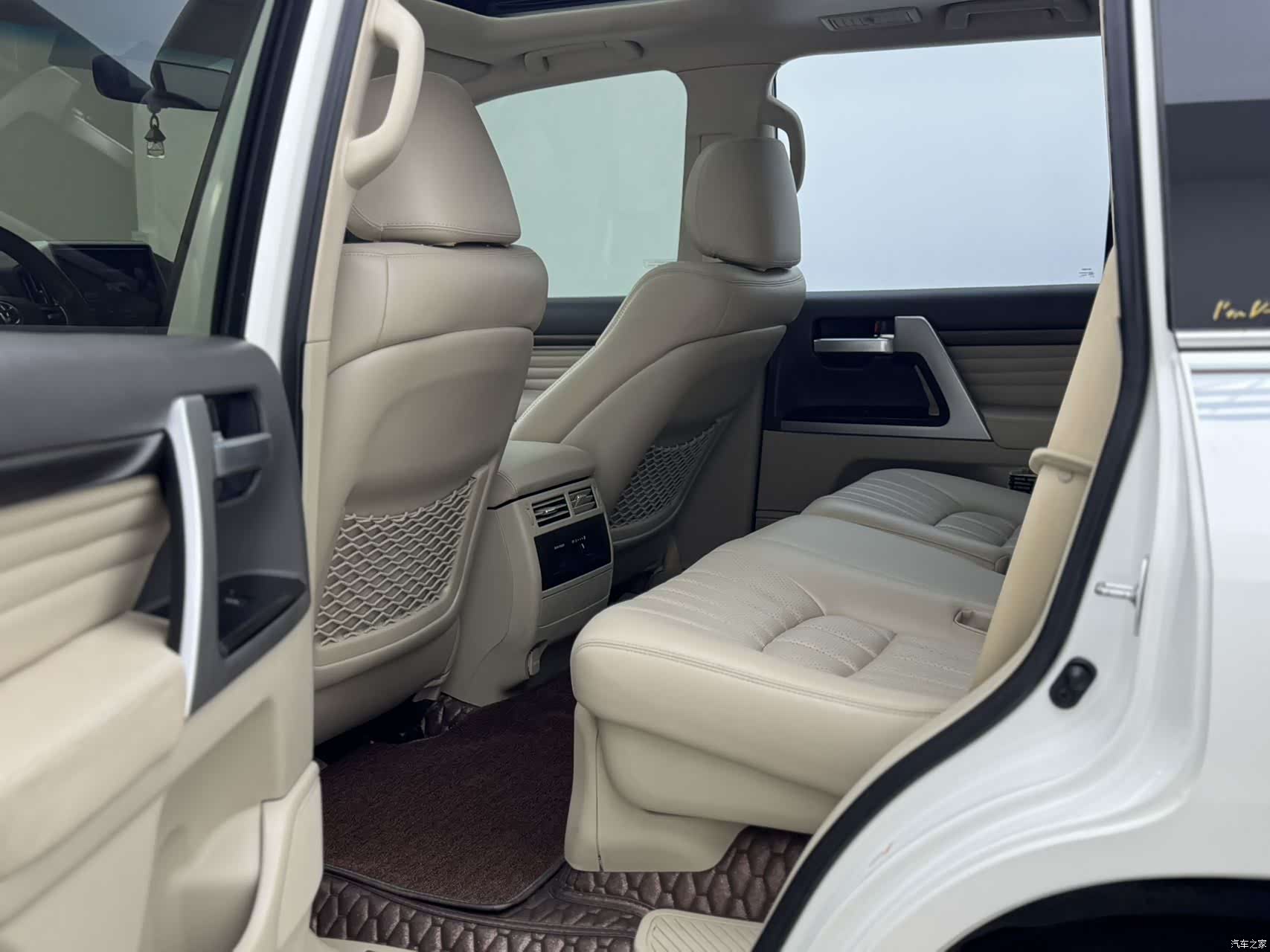 Toyota Land Cruiser, 2019 все фото