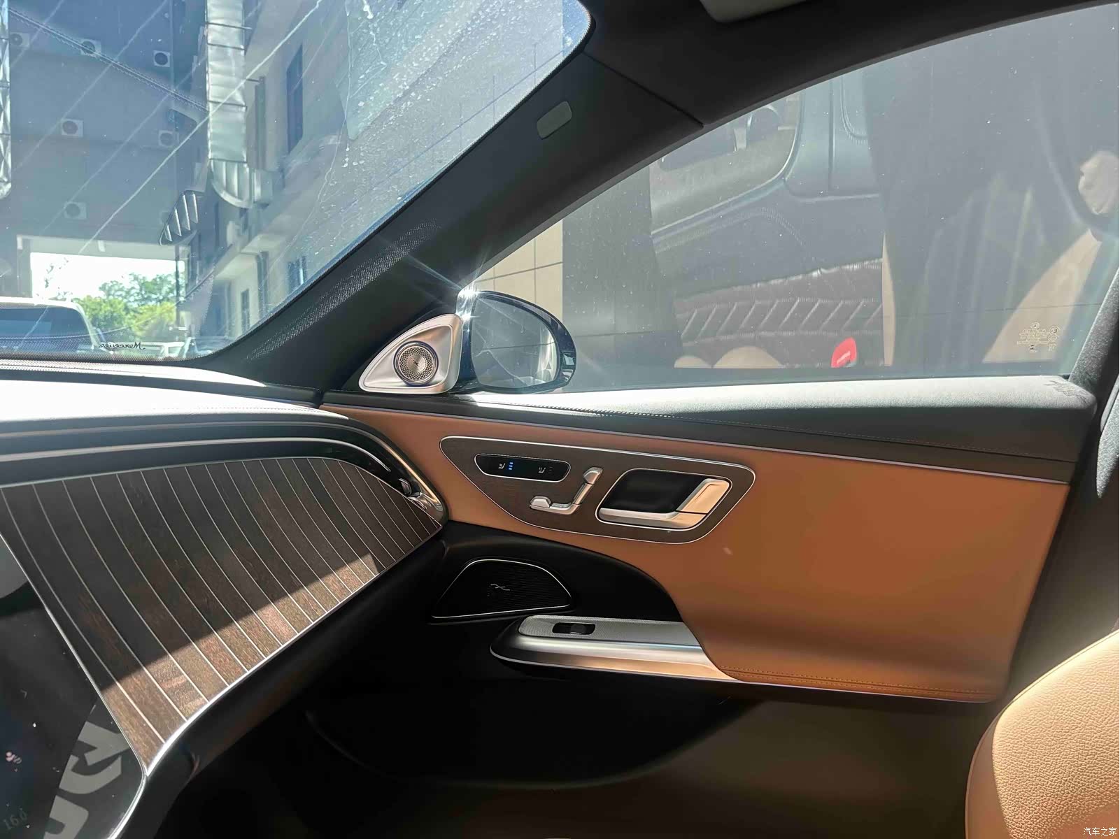 Mercedes-Benz E-Class, 2024 11