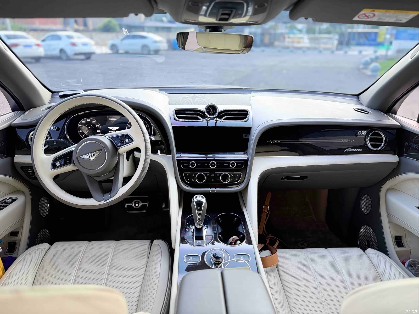 Bentley Bentayga, 2023 6