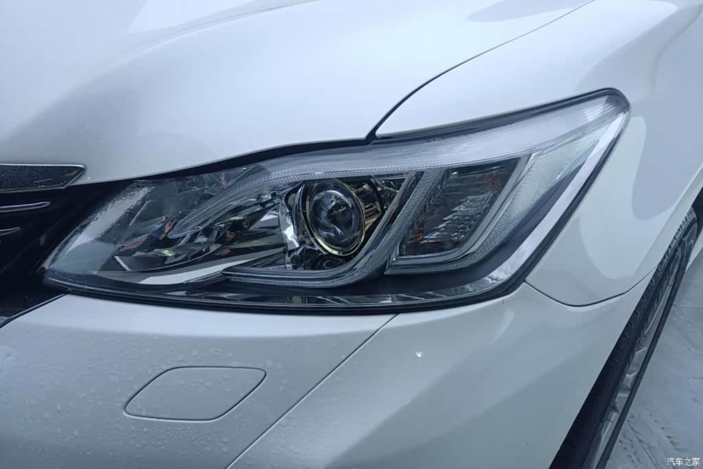 Toyota Crown, 2019 все фото
