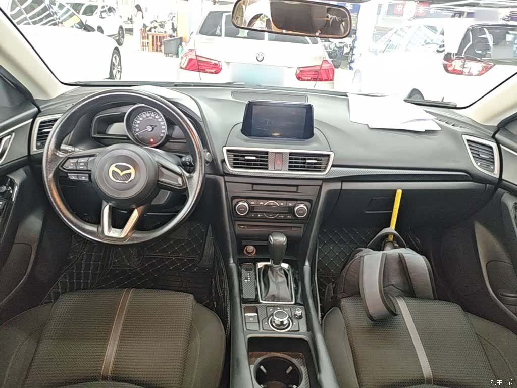 Mazda Mazda3, 2017 10