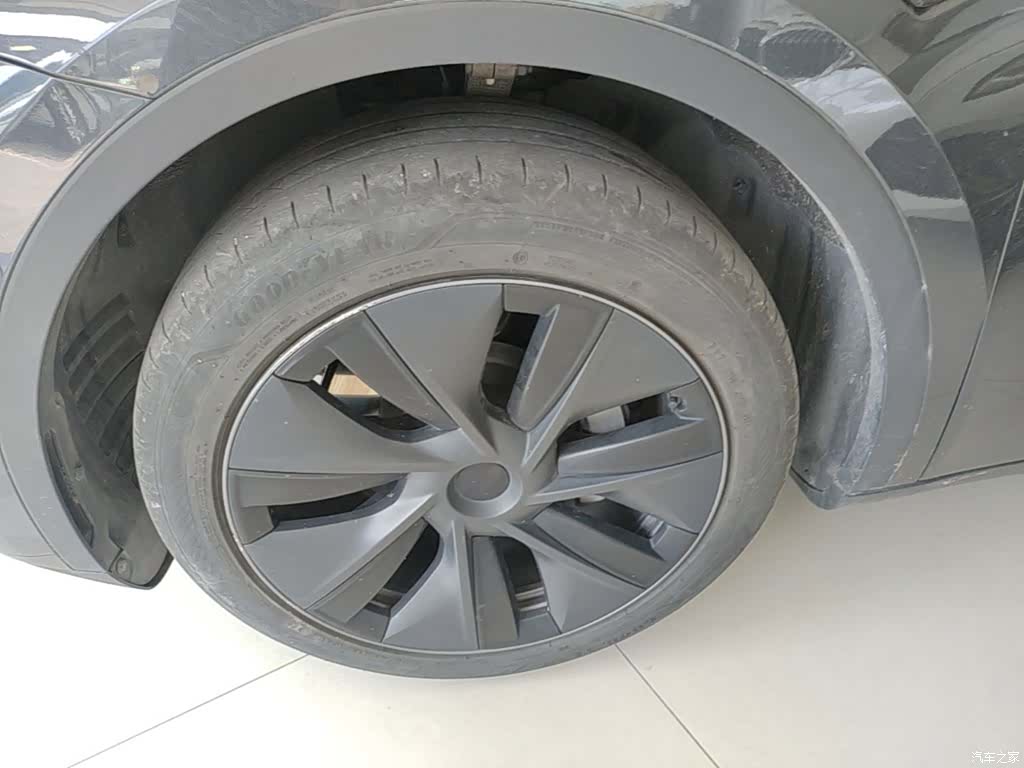 Tesla Model Y, 2024 23